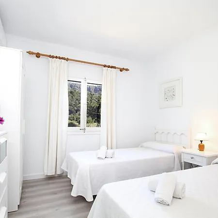 Fantastische In Einer Ruhigen Gegend In Der Naehe Von By Interhome بيت للعطل