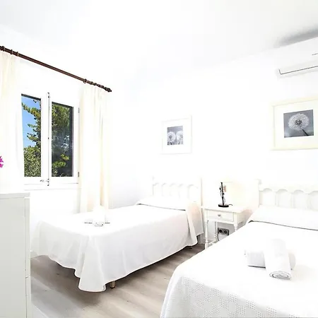 Fantastische In Einer Ruhigen Gegend In Der Naehe Von By Interhome بيت للعطل