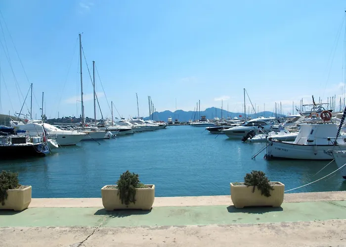 Fantastische In Einer Ruhigen Gegend In Der Naehe Von By Interhome